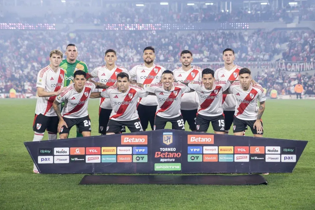 Salvo Pezzella por Paulo Díaz, el Muñeco repite el mismo equipo del domingo vs. Talleres. (LPM / Diego Haliasz)