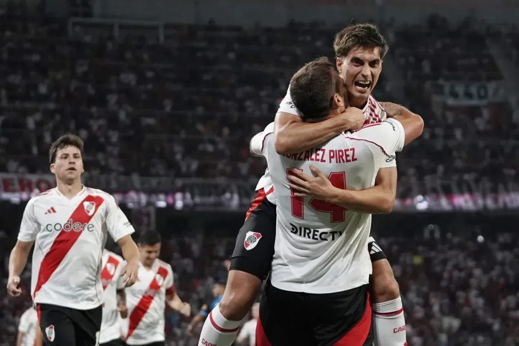 Gattoni festeja el gol de Pirez ante Ciudad Bolívar.