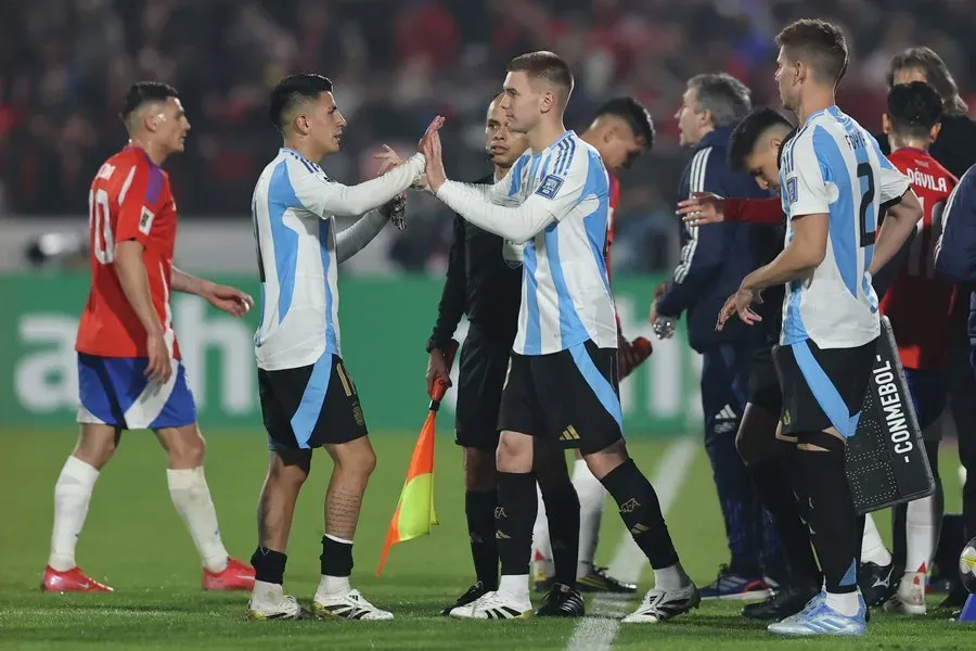 Franco Mastantuono entró por Thiago Almada. (ESPN)