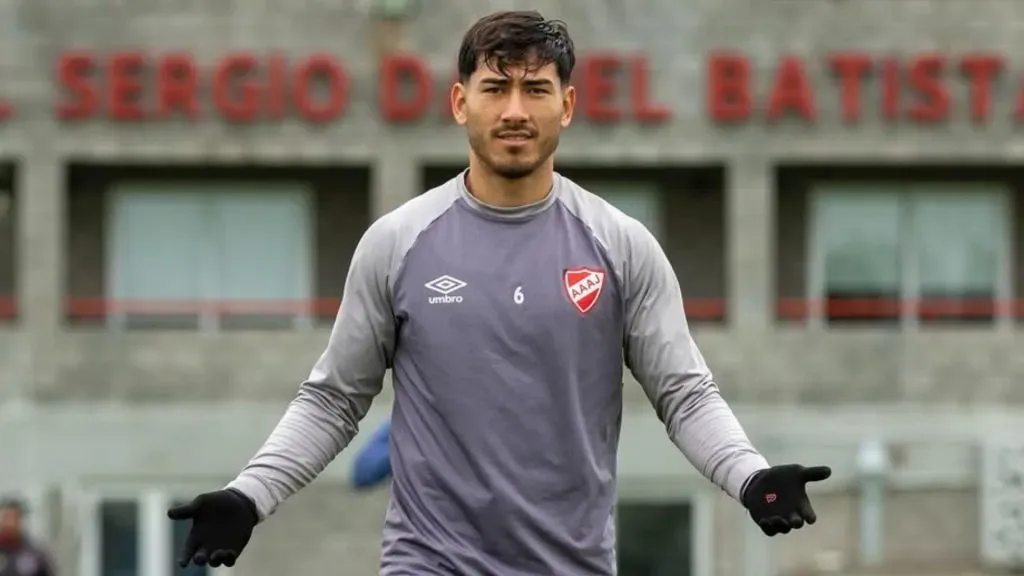 Hubo una traba en la llegada de Román Vega.