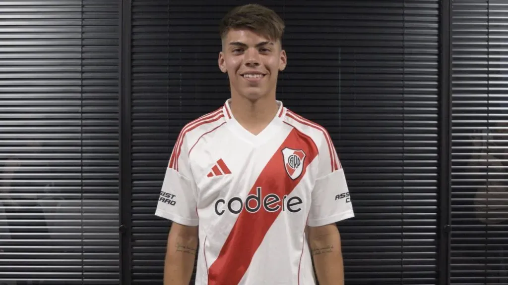 Espíndola tiene contrato con el club y se foguea para tener su lugar en Primera.