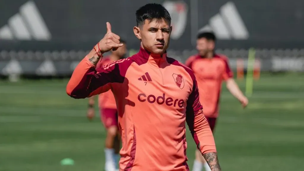 Bareiro entrenará en River hasta que se concrete su salida.