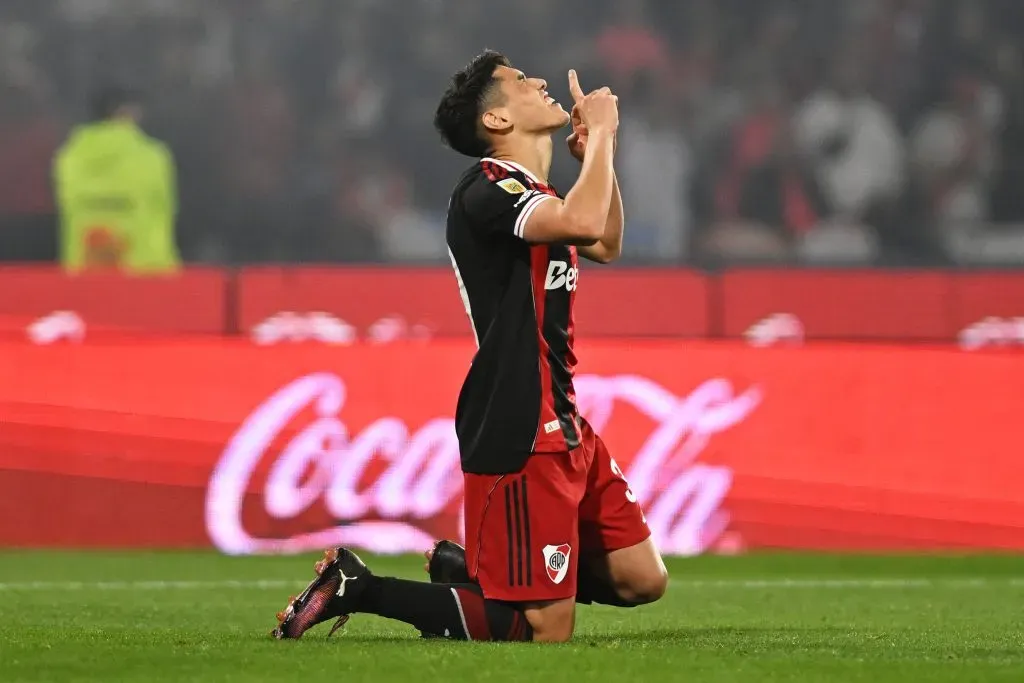 Lencina festeja su gol a Instituto.