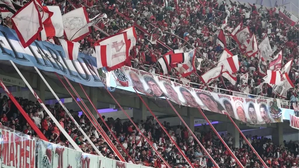 Los hinchas esperan el anuncio para sacar entradas para el partido en Paraguay.