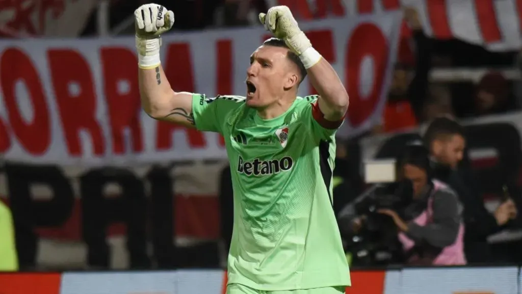 Armani se convirtió en héroe en los penales, otra vez.