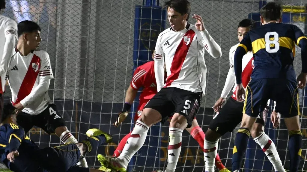 Costantini se lesionó en el Superclásico de Reserva y tendrá un largo tiempo de recuperación. (LPM/Diego Haliasz)