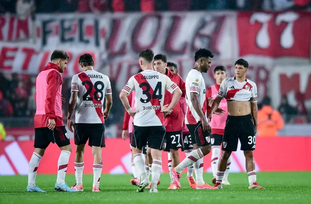 Según Ruggeri, son los referentes quienes deben asumir la responsabilidad de este presente de River. (Getty Images)