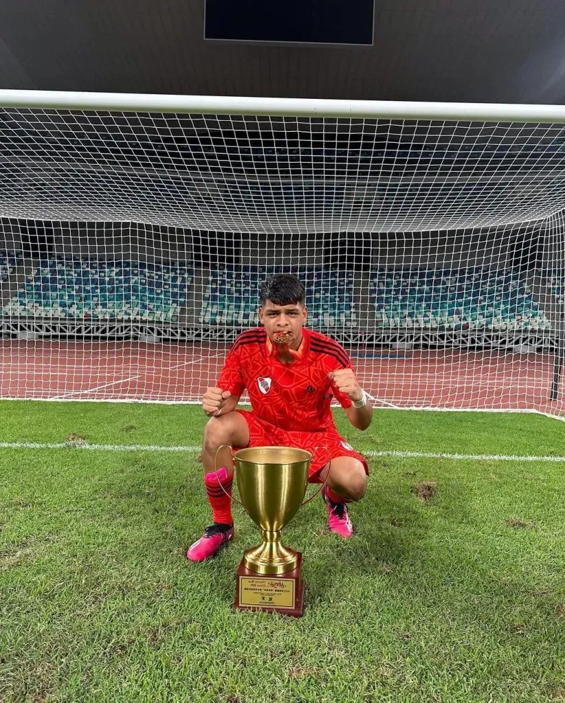 Dylan Martínez, arquero del Millonario. Es una de las joyitas de las Inferiores de River y debutará en Reserva.