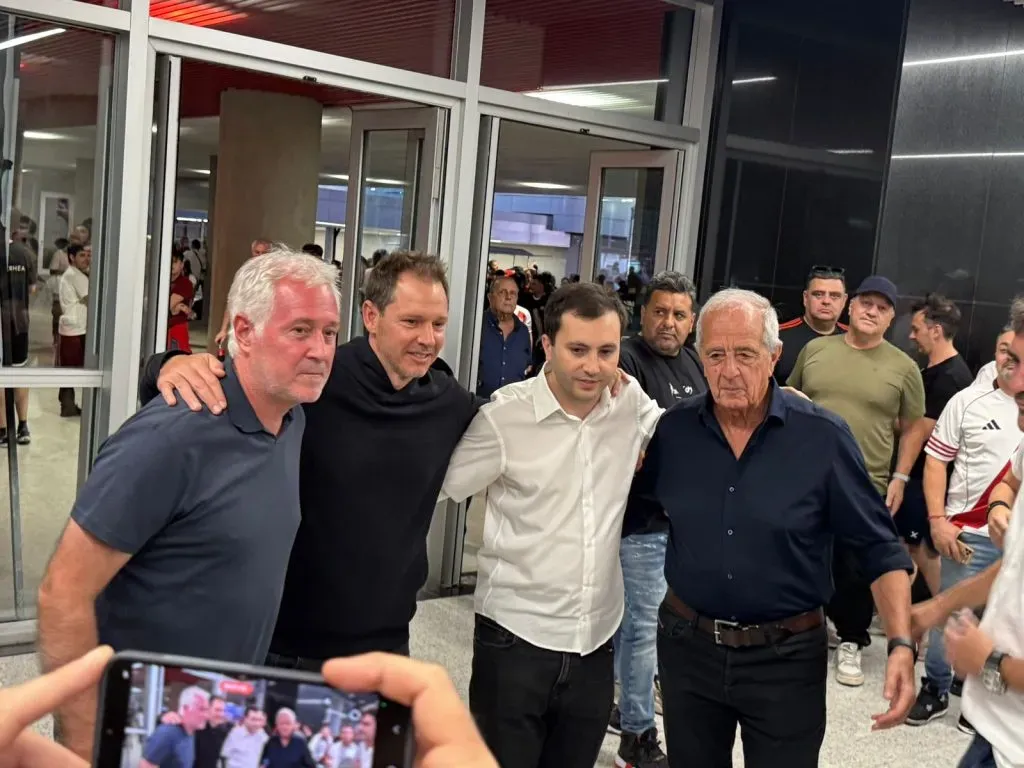 Di Carlo junto a Brito, D’Onofrio y Patanian minutos antes de que finalicen los comicios.