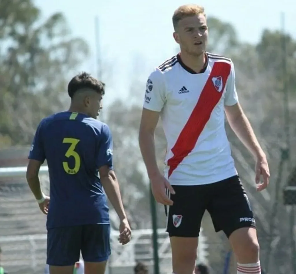 Gondou jugando en las inferiores de River.
