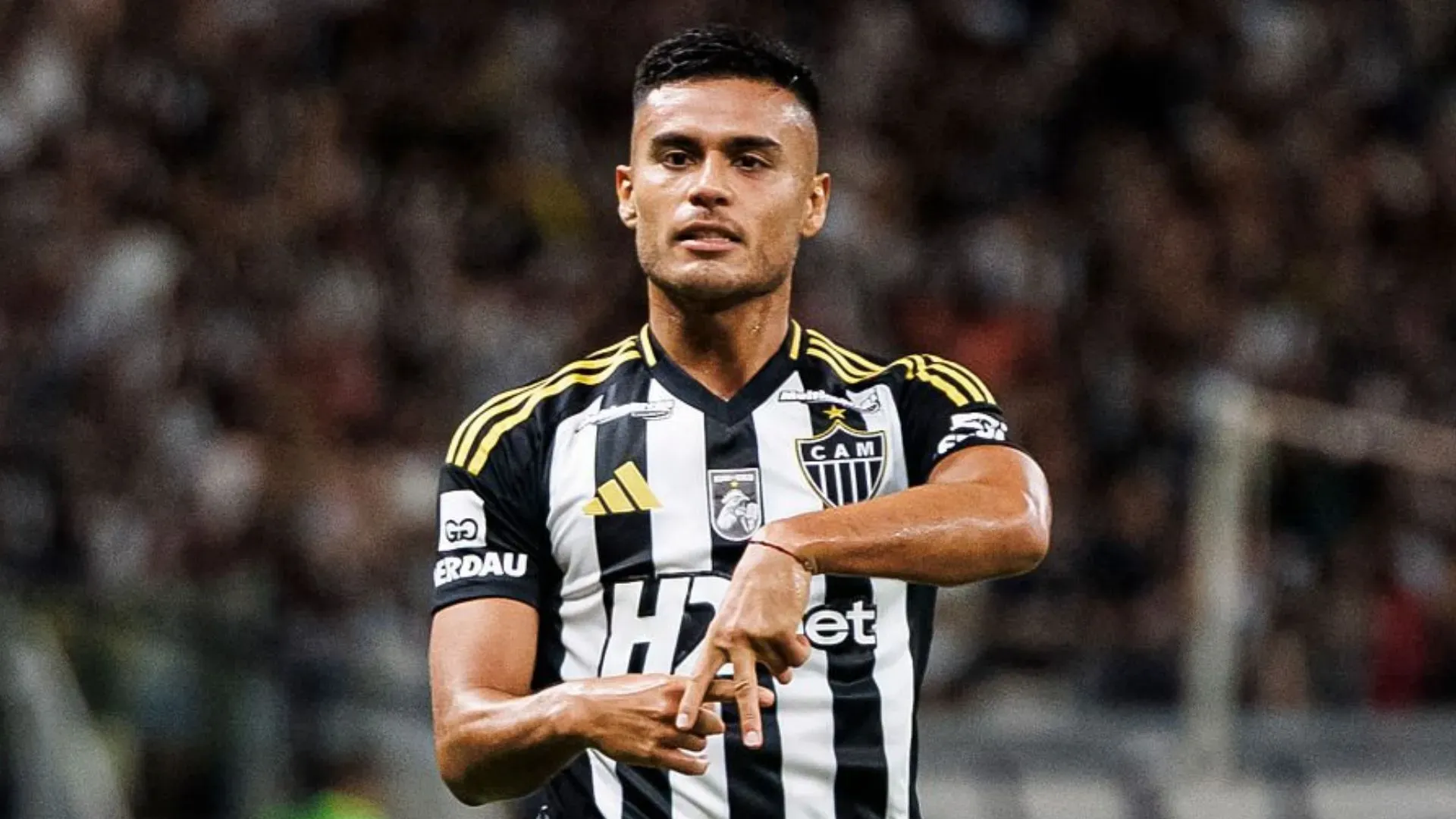 Fausto Vera, borrado en Mineiro y el que más cerca está de llegar.