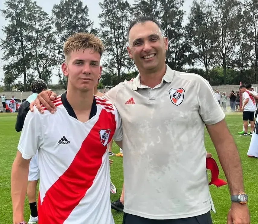 Martín Pellegrino con Franco Mastantuono.