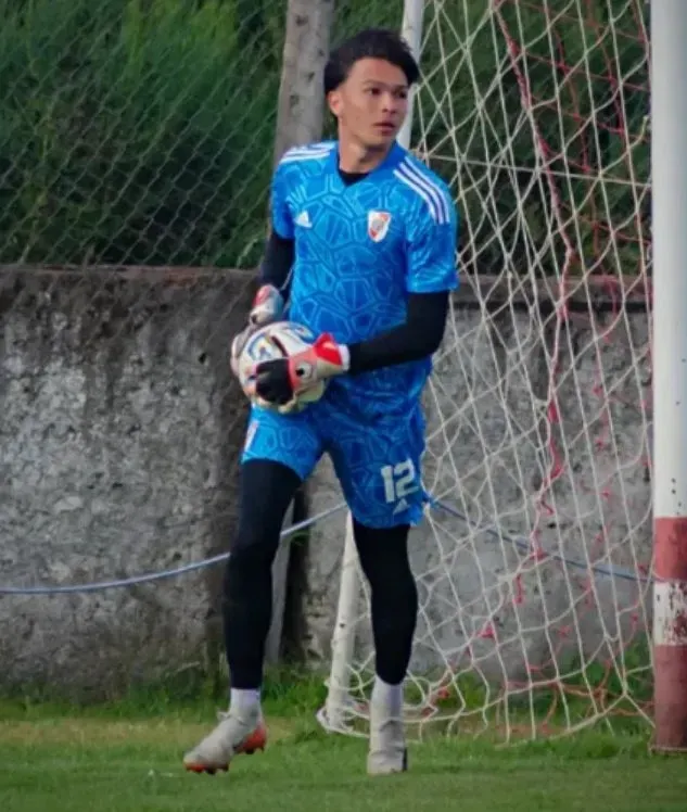 Saúl Durán, arquero de 18 años de las Inferiores de River.