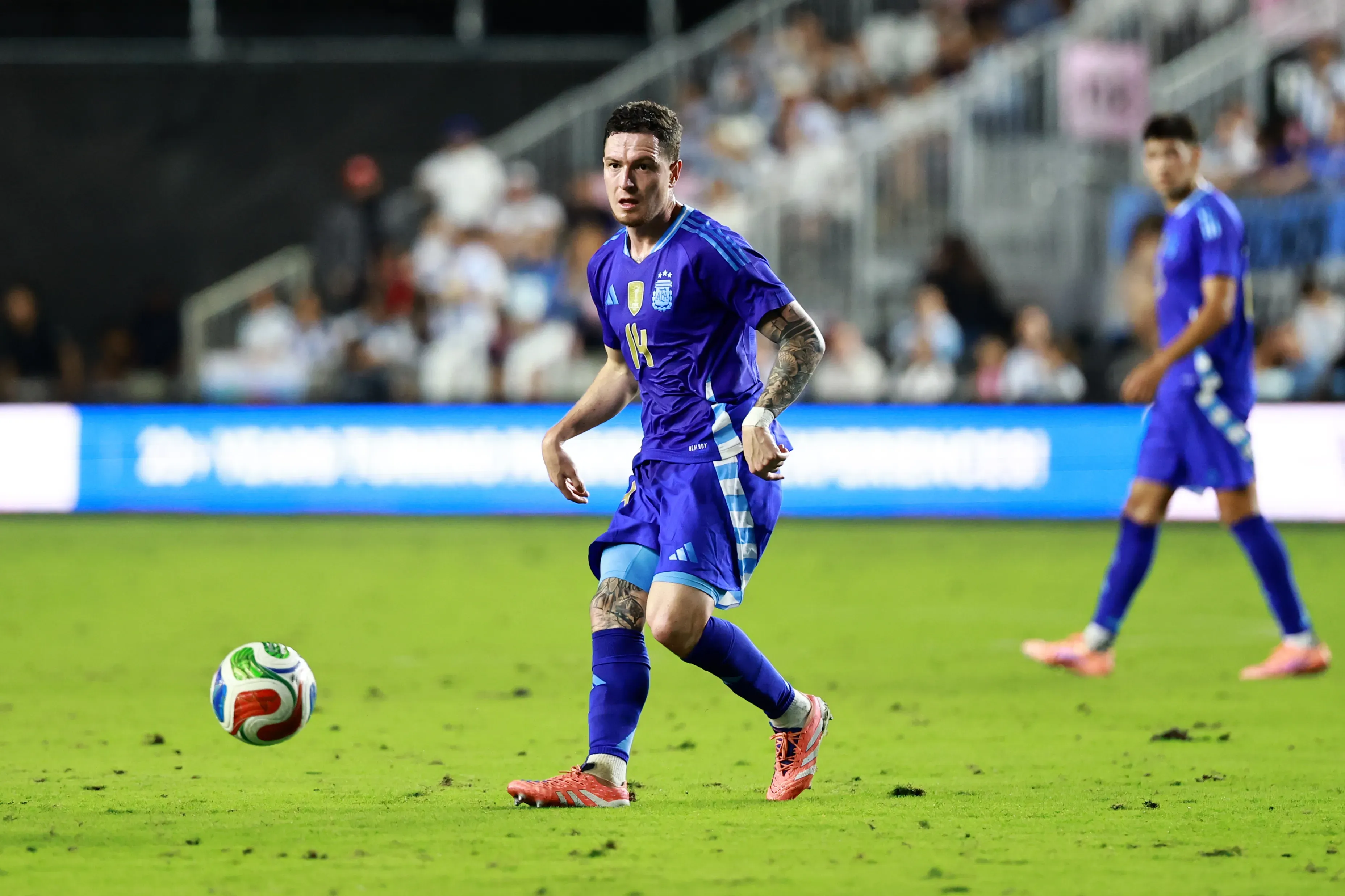 Moreno estuvo convocado a la Selección Argentina en la fecha FIFA de octubre, donde disputó minutos ante Puerto Rico en un amistoso.