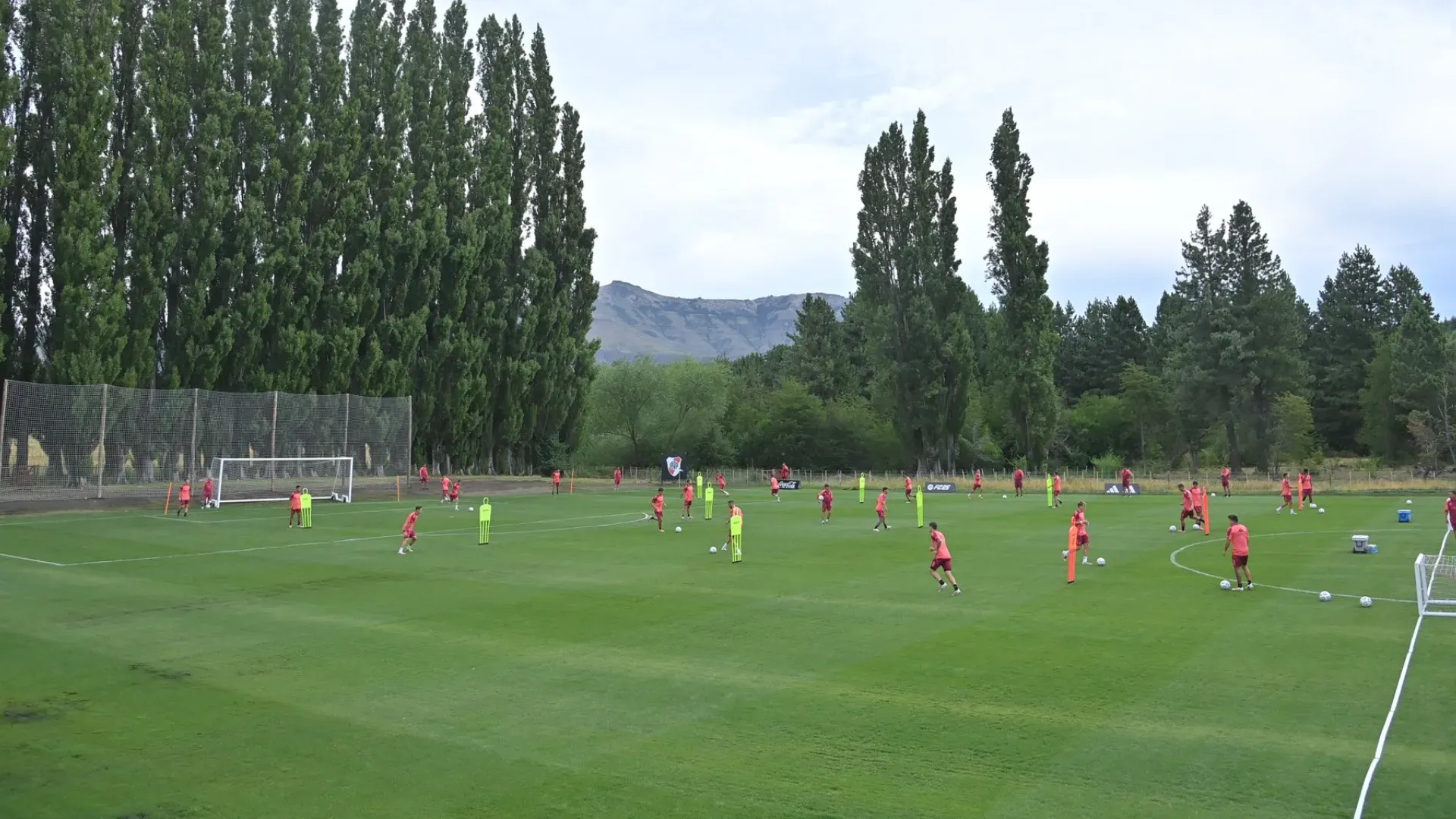River entrenando en San Martín de los Andes en 2025