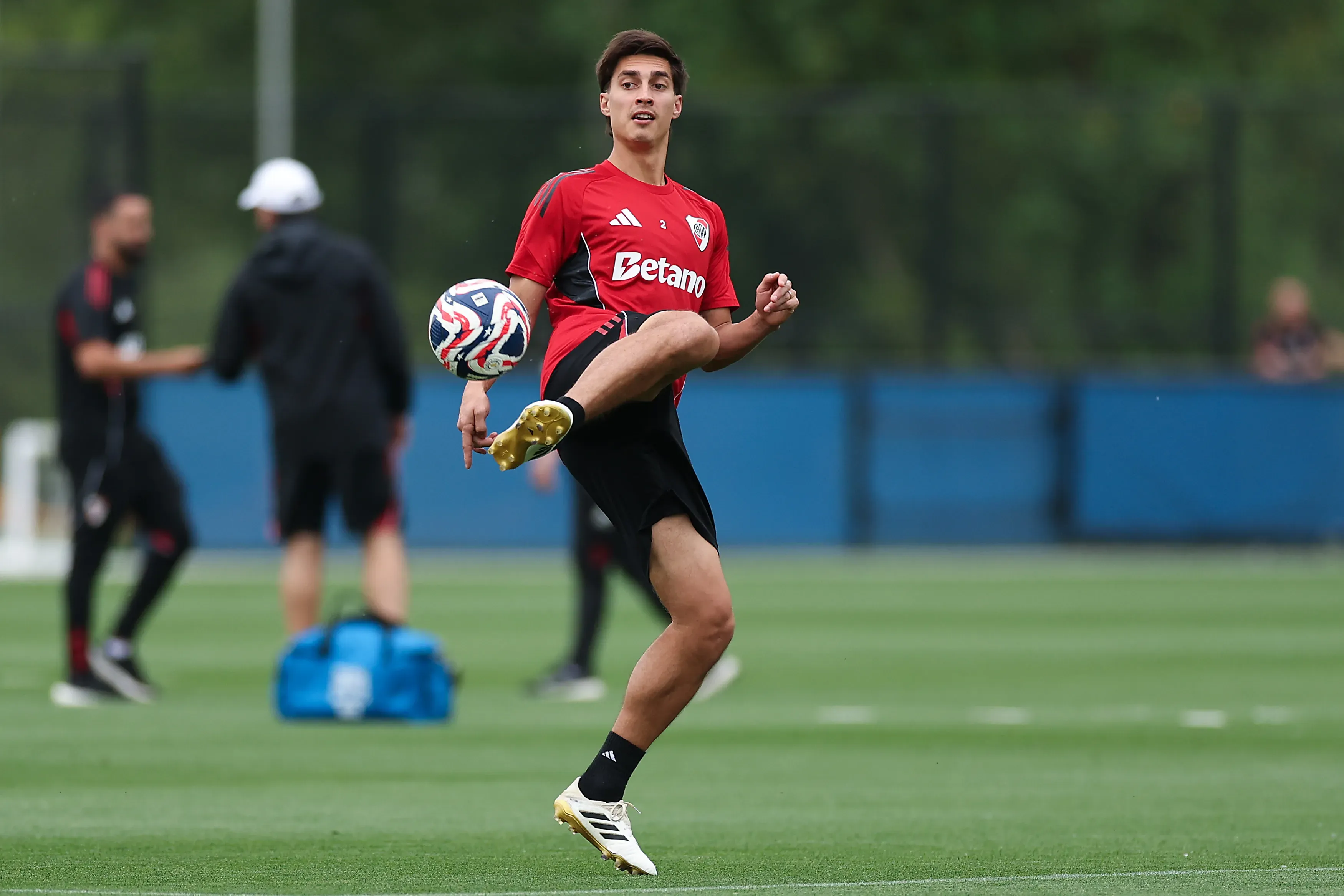 Gattoni se fue de River y volvió a Sevilla, donde no lo quieren y buscan prestarlo otra vez. (Getty Images)