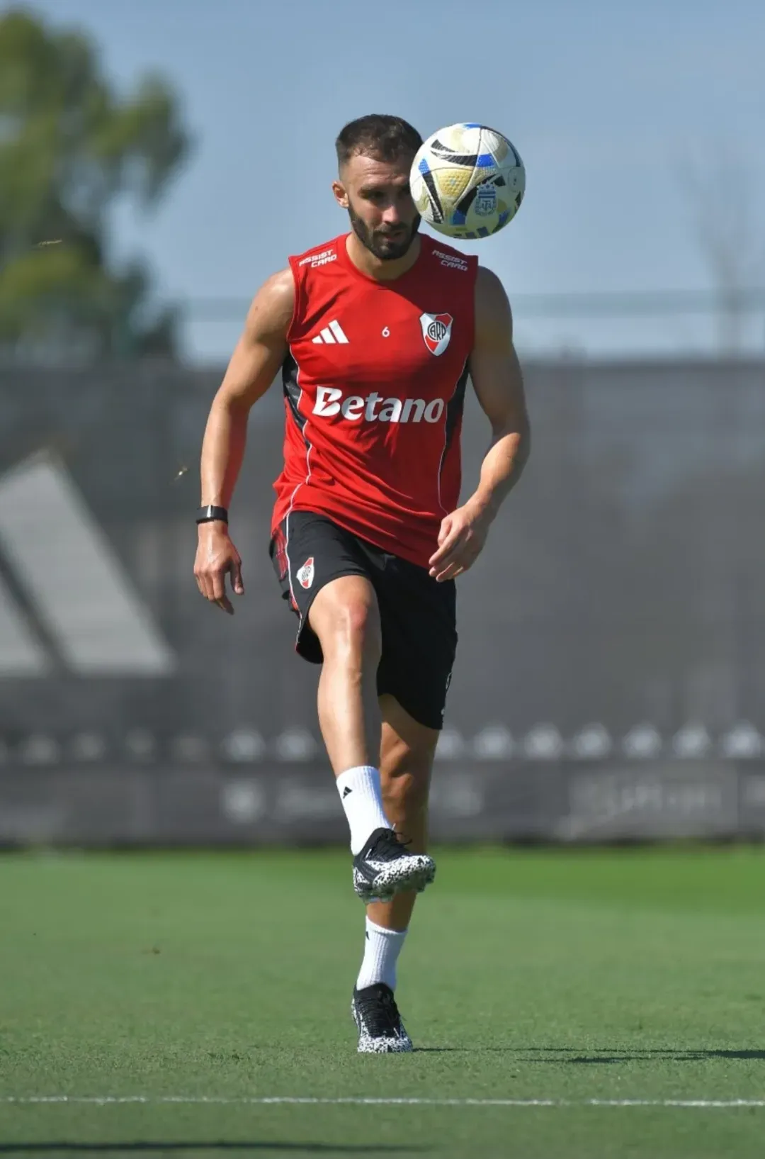 Germán Pezzella publicó fotos haciendo jueguitos. (Instagram)