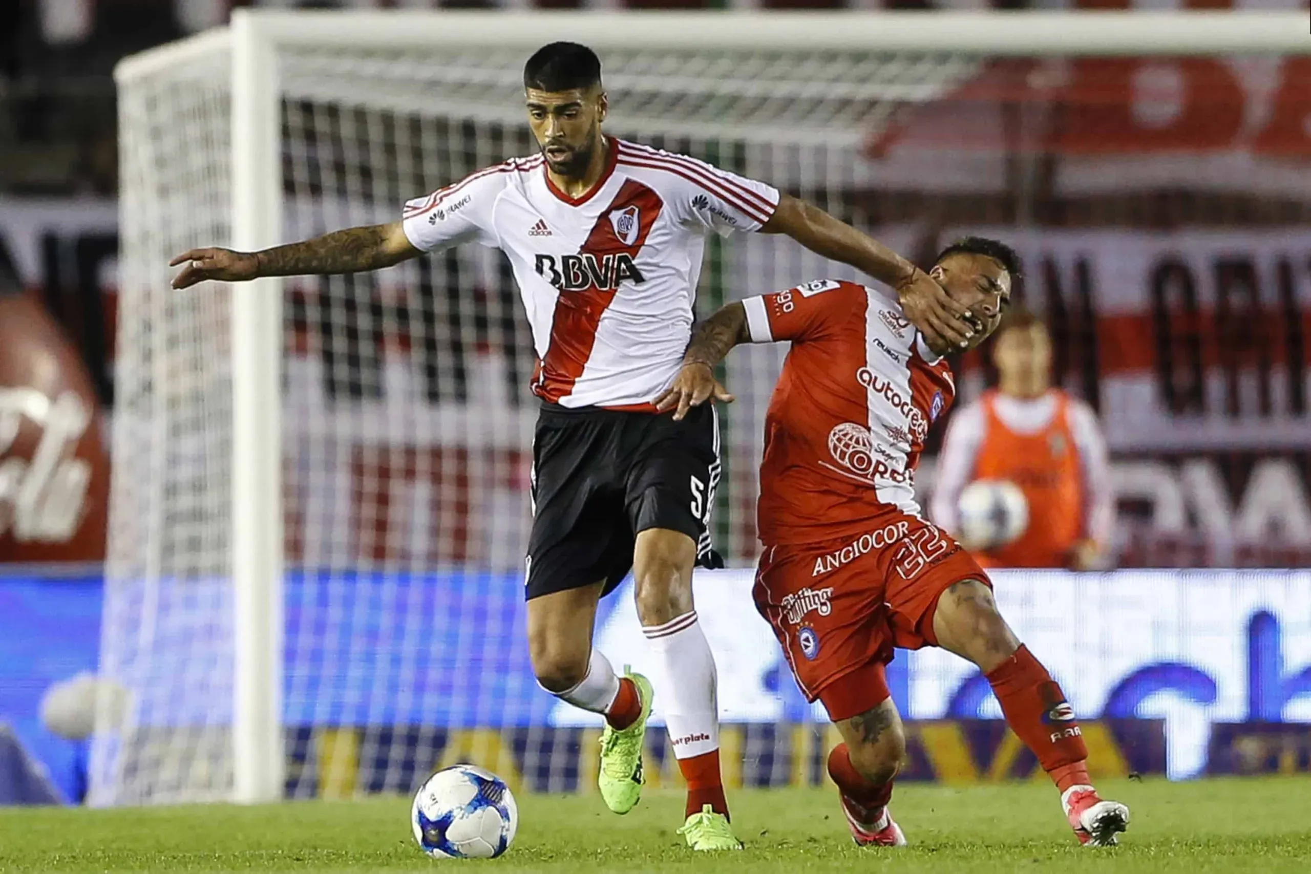 Alexander Barboza no pudo demostrar su nivel en River y se volvió a ir en 2018.