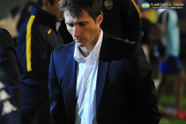 El entrenador se mostró disconforme con el equipo.
