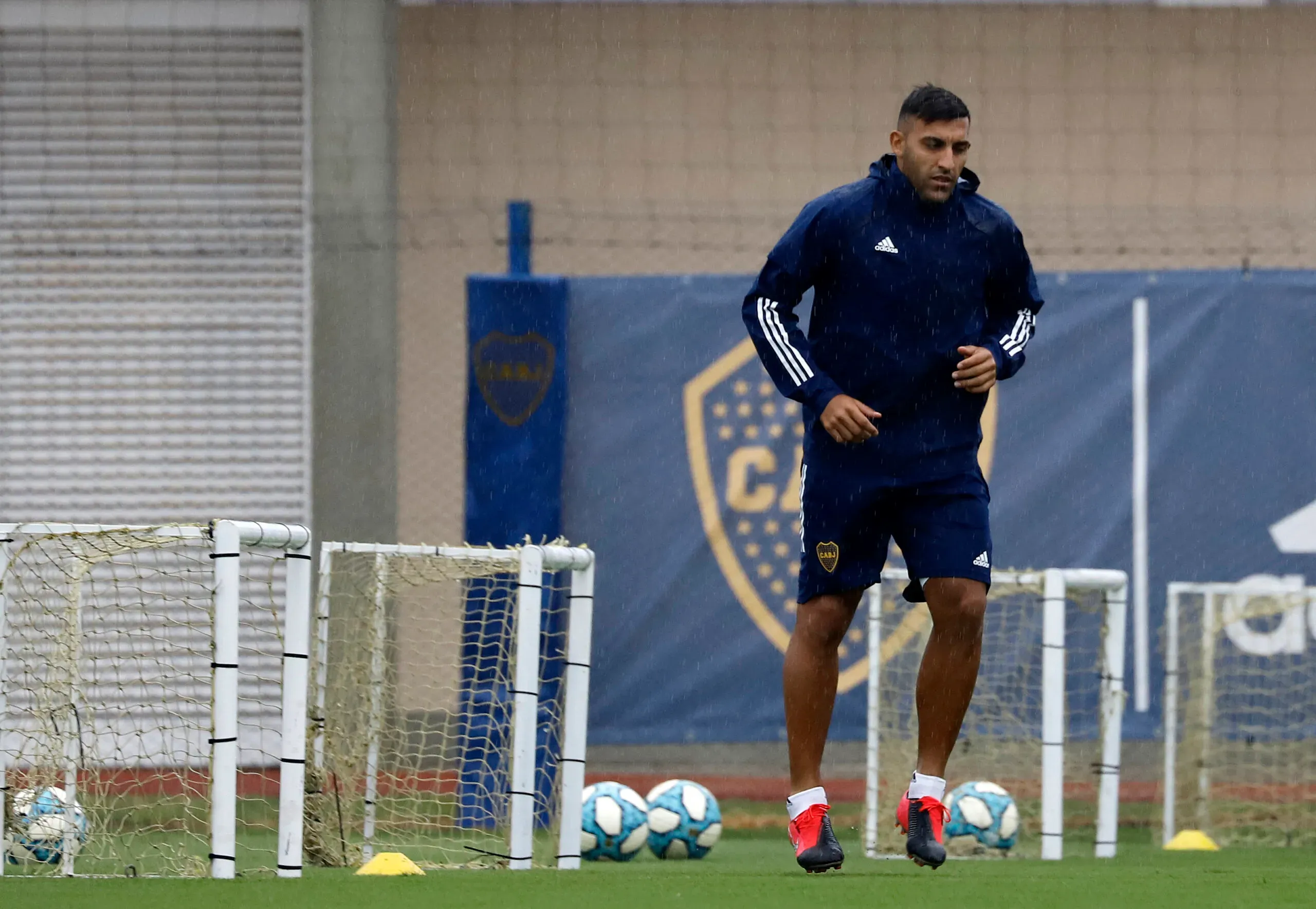 Wanchope, listo para entrar. Foto: Javier Garcia Martino – Photogamma