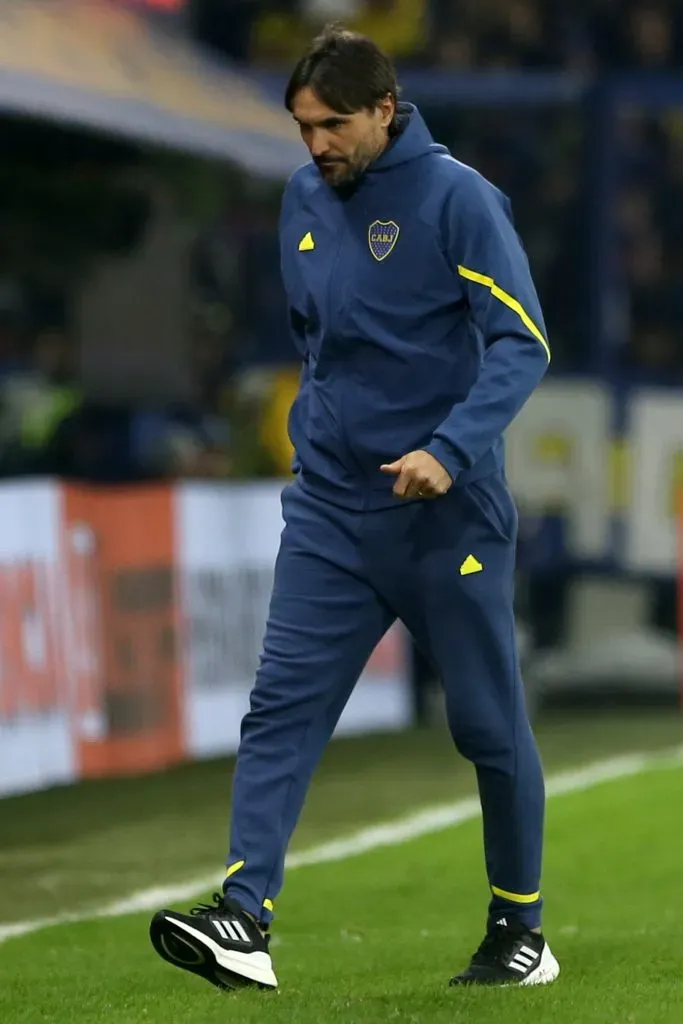 Martínez luce la nueva ropa de Boca. Foto: Getty