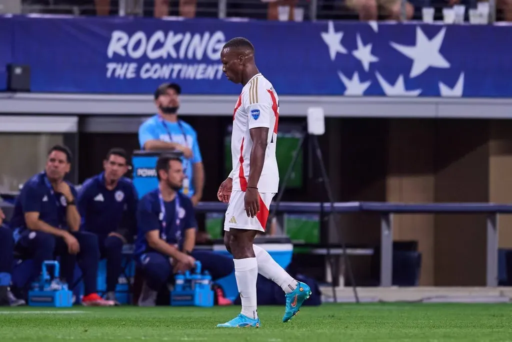 Advíncula, en duda vs. Argentina. (Imago)