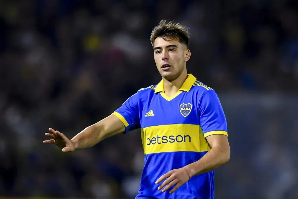 Anselmino complica a Valentini. (Getty)