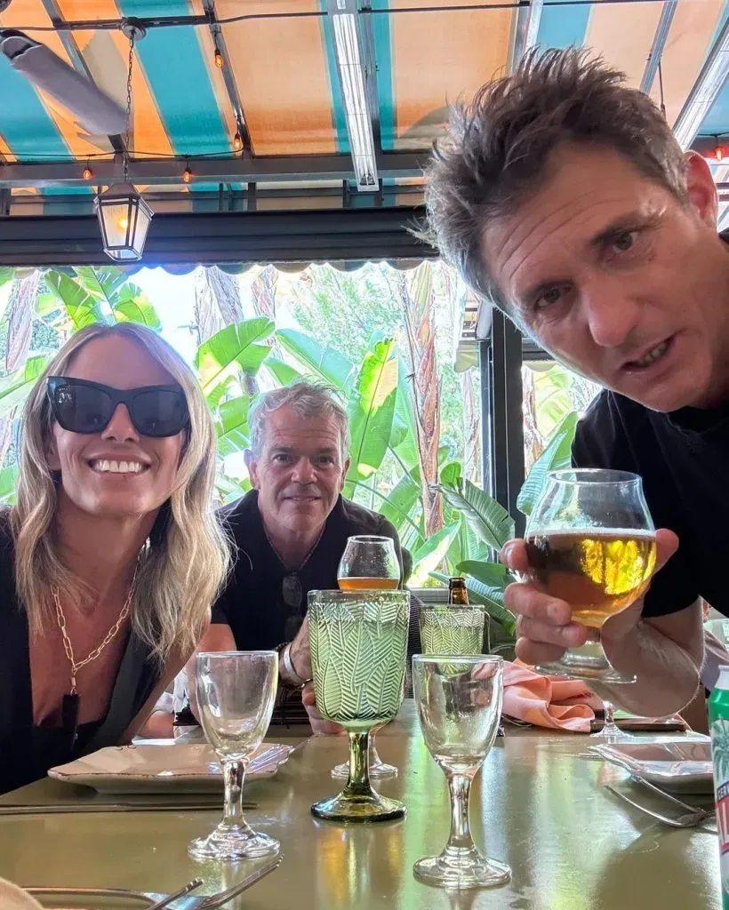 Guillermo Barros Schelotto con su mujer, Matilde, y su cuñado, Mariano Cataldi.