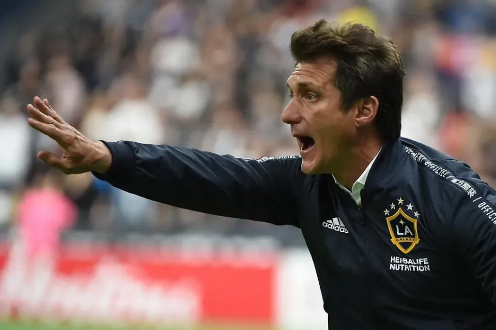 Guillermo Barros Schelotto como DT de Los Ángeles Galaxy, el último club que dirigió, hasta octubre de 2020.