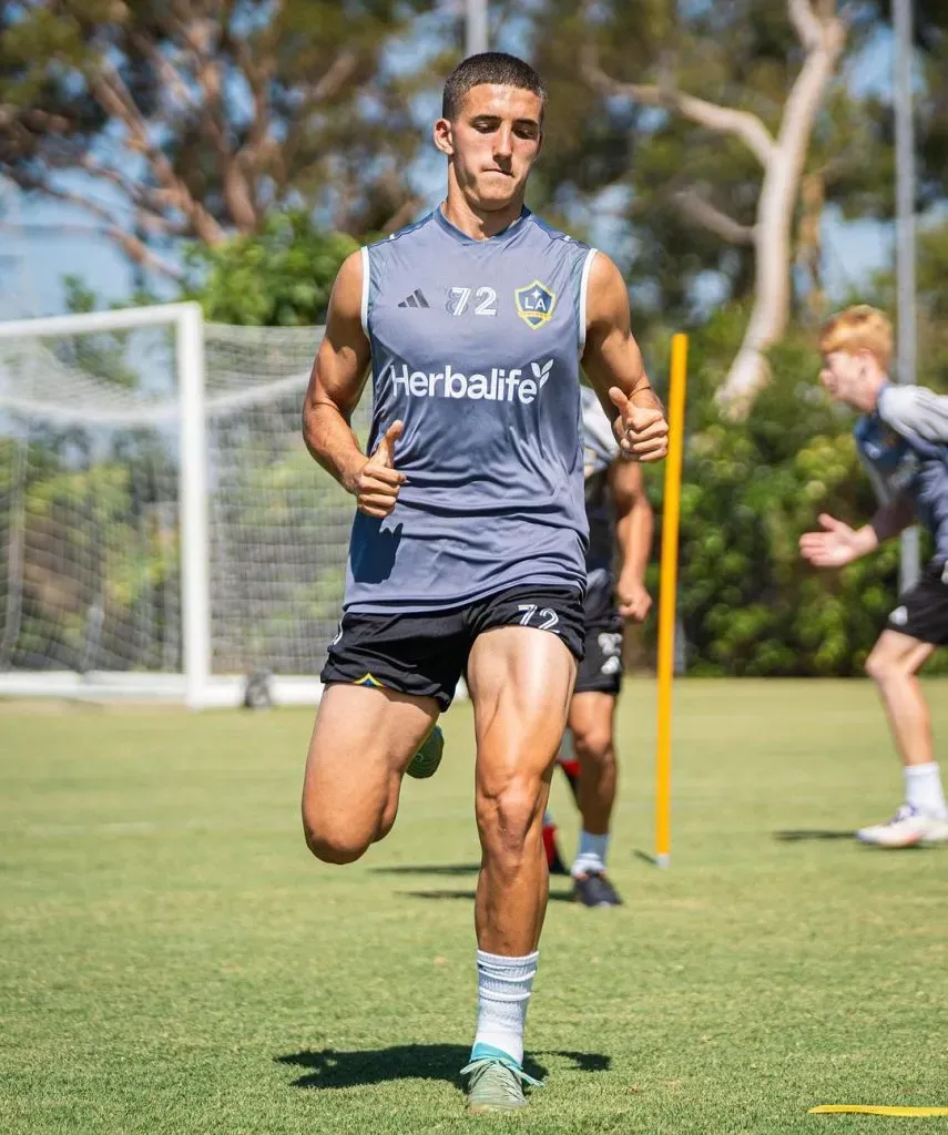 Nicolás Barros Schelotto, el segundo de los cuatro hijos de Guillermo, juega en las divisiones menores de Los Ángeles Galaxy.