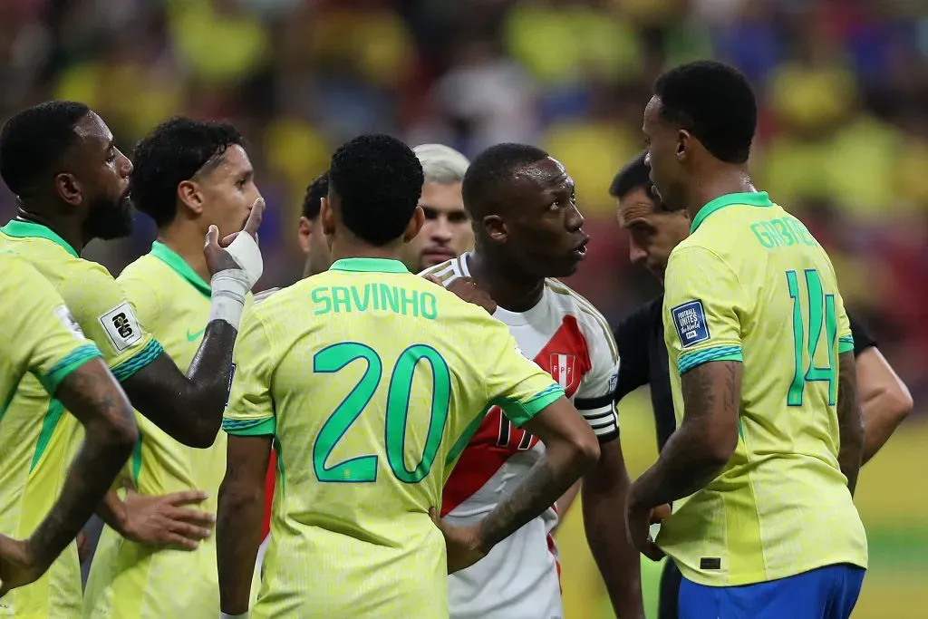 Fossati decidió que Advíncula sea el capitán de Perú ante Brasil.