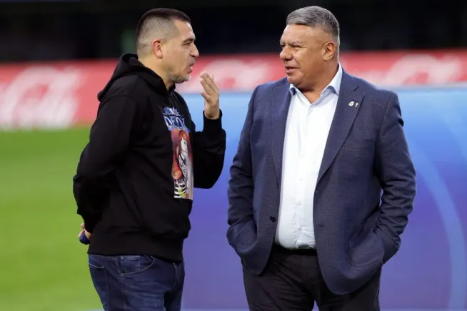 Juan Román Riquelme y Claudio Tapia (Getty Images)