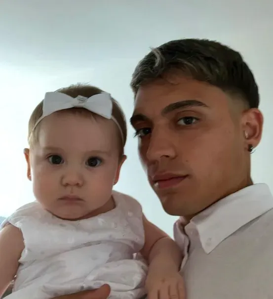 Zeballos junto a su hija.