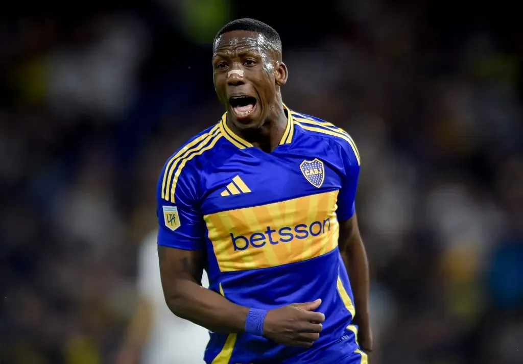 Advíncula, una de las bajas en Boca para esta semana.