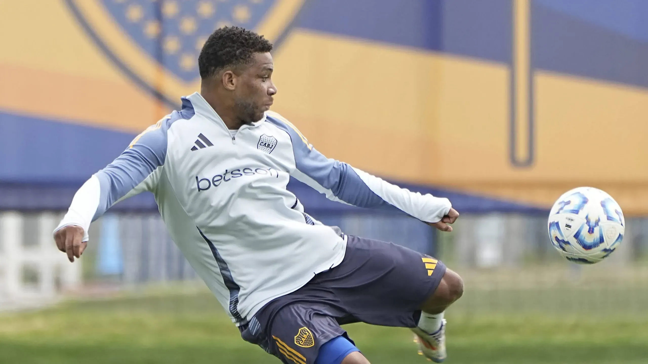 Gago ve bien a Fabra y podría sumar minutos en los próximos partidos.