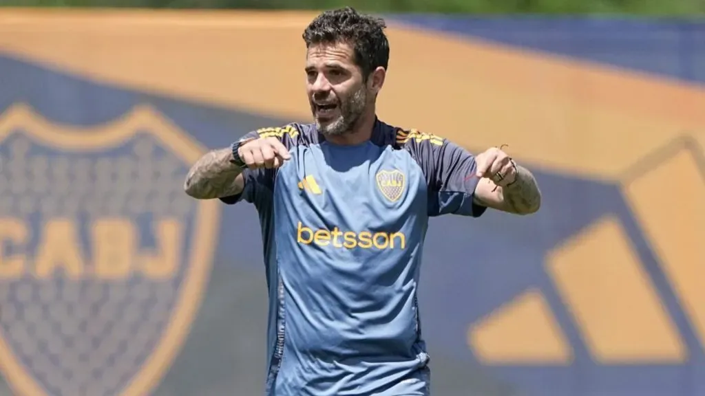 Gago define el equipo para enfrentar a Vélez.