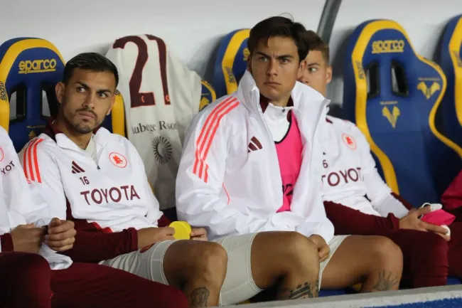 Paulo Dybala junto a Leandro Paredes, en la Roma. (Imago)