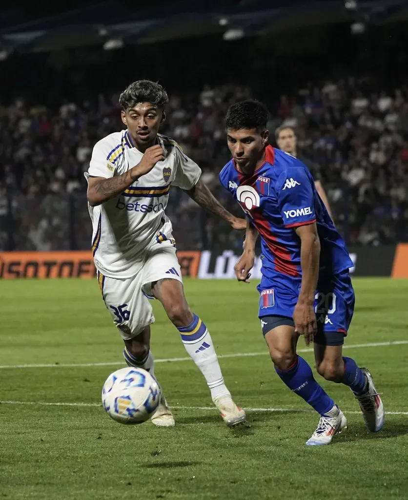 Cristian Medina no juega desde el debut de Gago ante Tigre. (Imago)