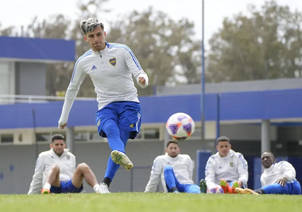 Maximiliano Zalazar, en el entrenamiento de Boca. (IMAGO)