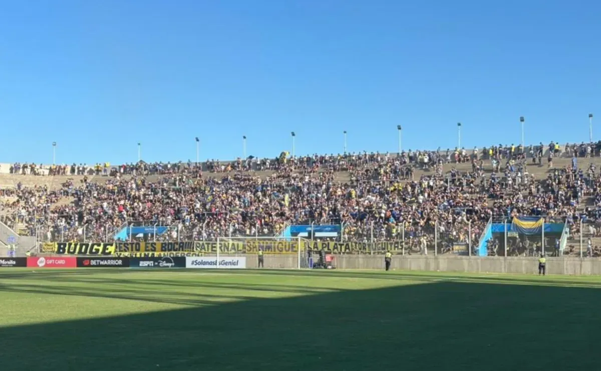 Los hinchas de Boca van llenando el estadio. (Emiliano Raddi)