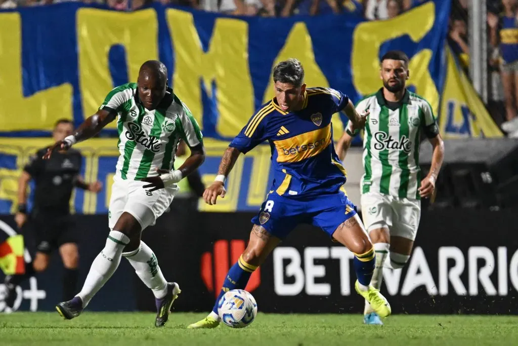 Carlos Palacios en acción con la camiseta de Boca. (Getty Images)