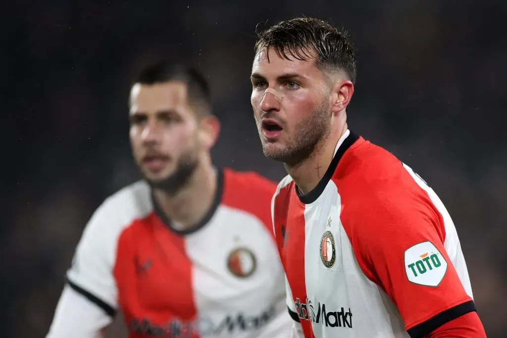 Santiago Giménez, con la camiseta del Feyenoord. (Getty Images)