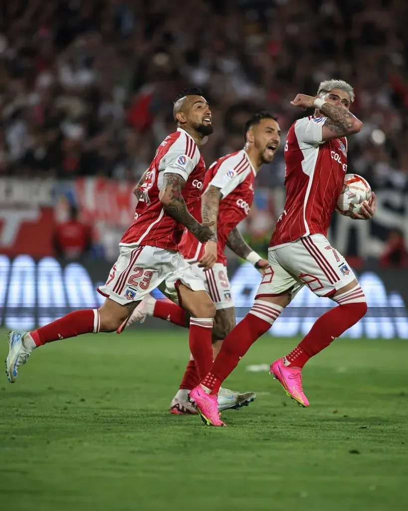 Vidal junto a Carlos Palacios en la temporada pasada con Colo Colo. (Instagram)