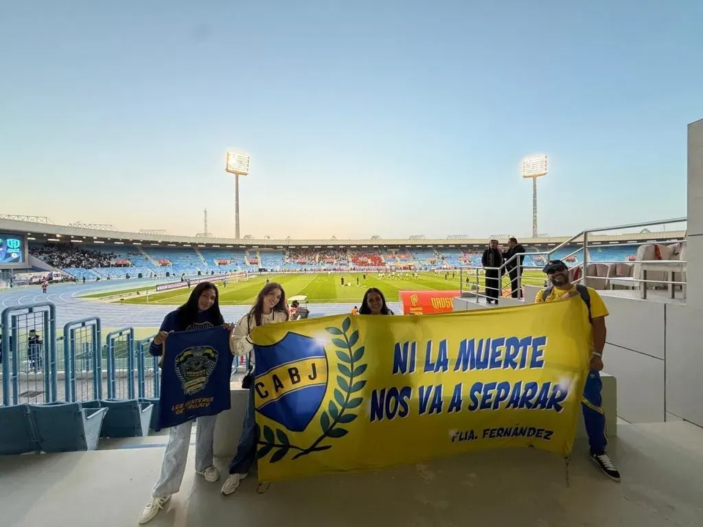 La bandera que llevó la familia de Equi Fernández.