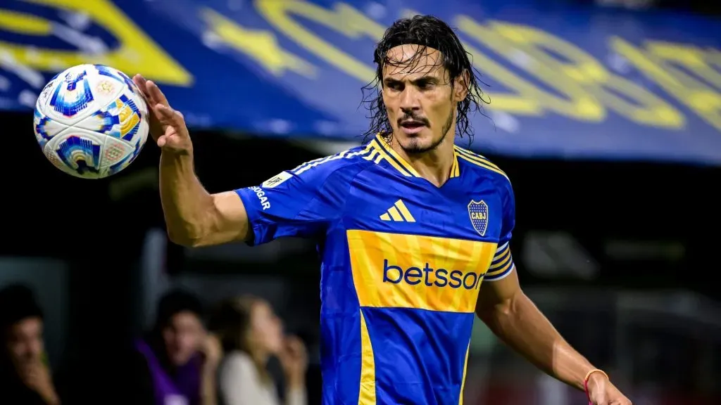 Pese a la lesión que atrastra, Cavani quiso jugar igual. Foto: Getty Images