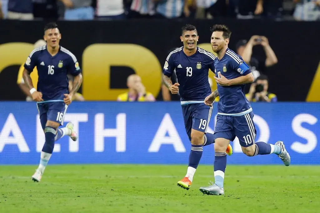 Marcos Rojo con Lionel Messi en la Copa América del 2016 (Getty Images)