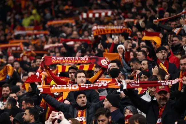 Los hinchas de Galatasaray, los únicos que se acercan a los de Boca, según Felipe Melo. (Getty Images)