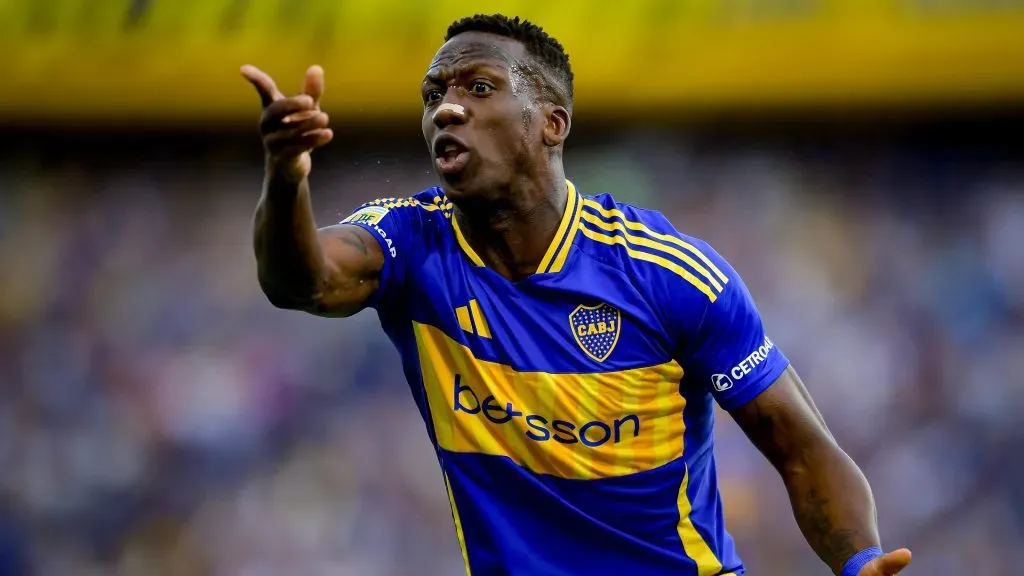 Advíncula, uno de los jugadores que perdió lugar en Boca.