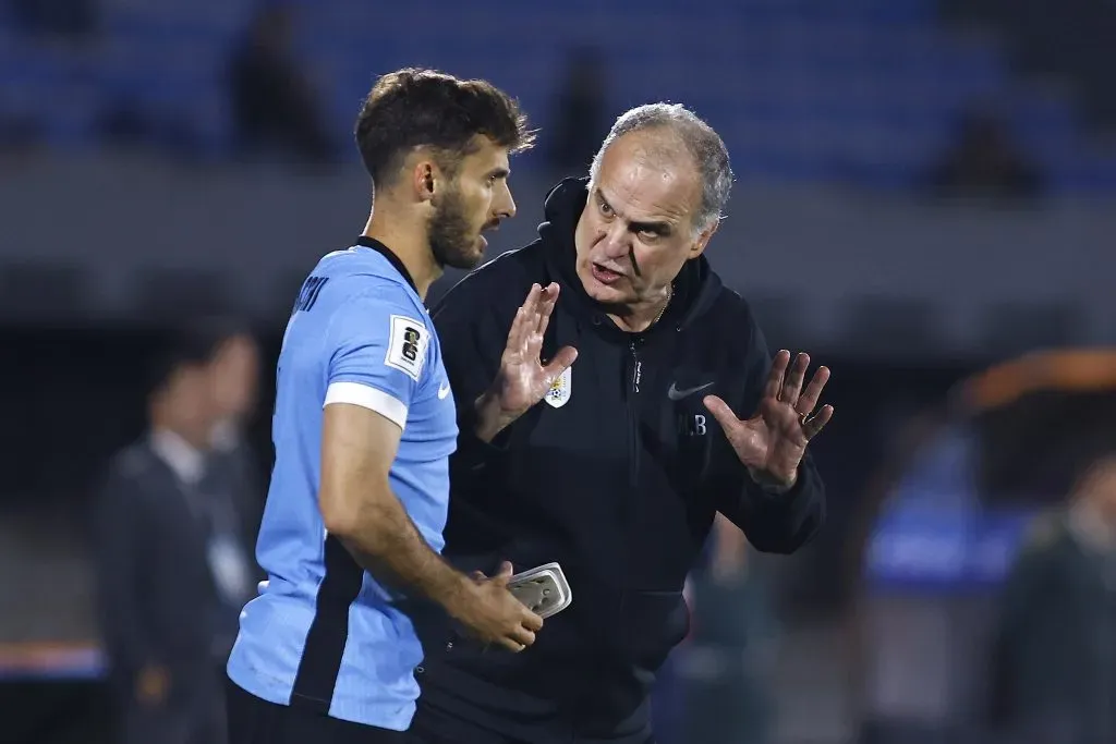 Marcelo Bielsa y Marcelo Saracchi en la Selección de Uruguay (Getty Images)