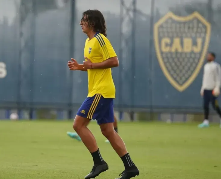 Leonel Coira, quien acusa a la dirigencia, entrenando en Boca.